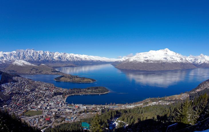 Panoramic views over Queenstown
